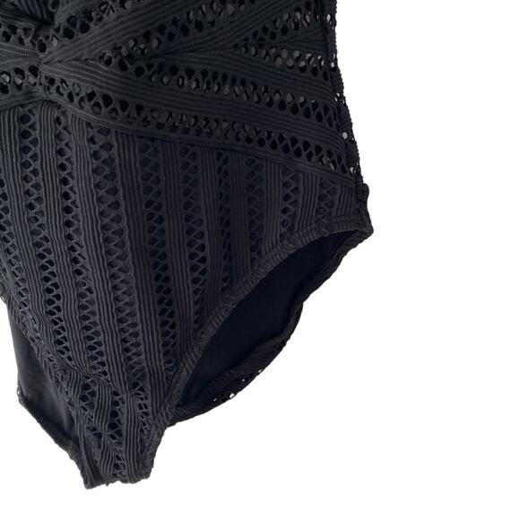 Kenneth Cole Crochet Look Bandeau Black One Piece Strapless Swimsuit NWTs Large - Picture 7 of 12